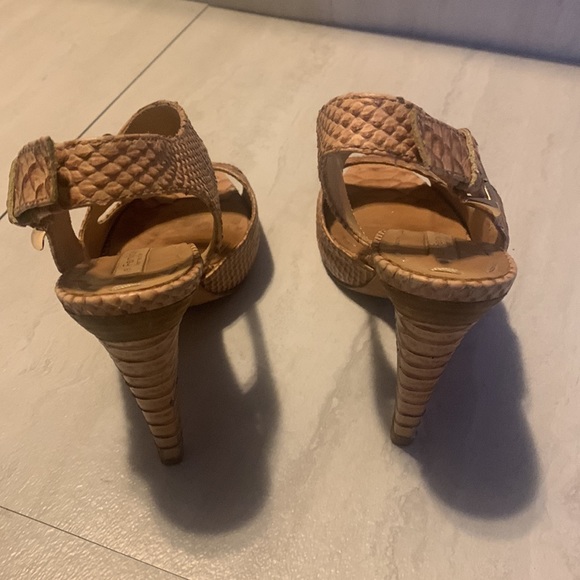 La Fenice Venezia Women's Brown Reptile Print Heelede Peep Toe Sandals Size 8.5 - Picture 15 of 15
